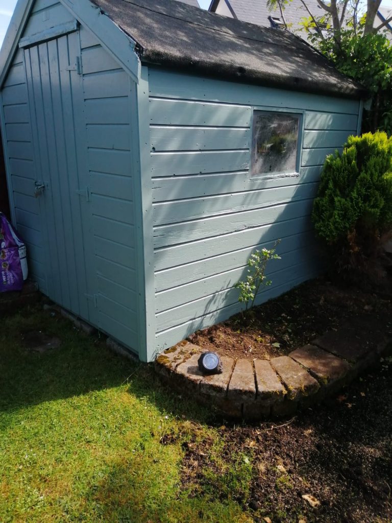 Colourful garden shed finished with Sikkens
