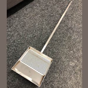 Shovel for chemical paint flakes